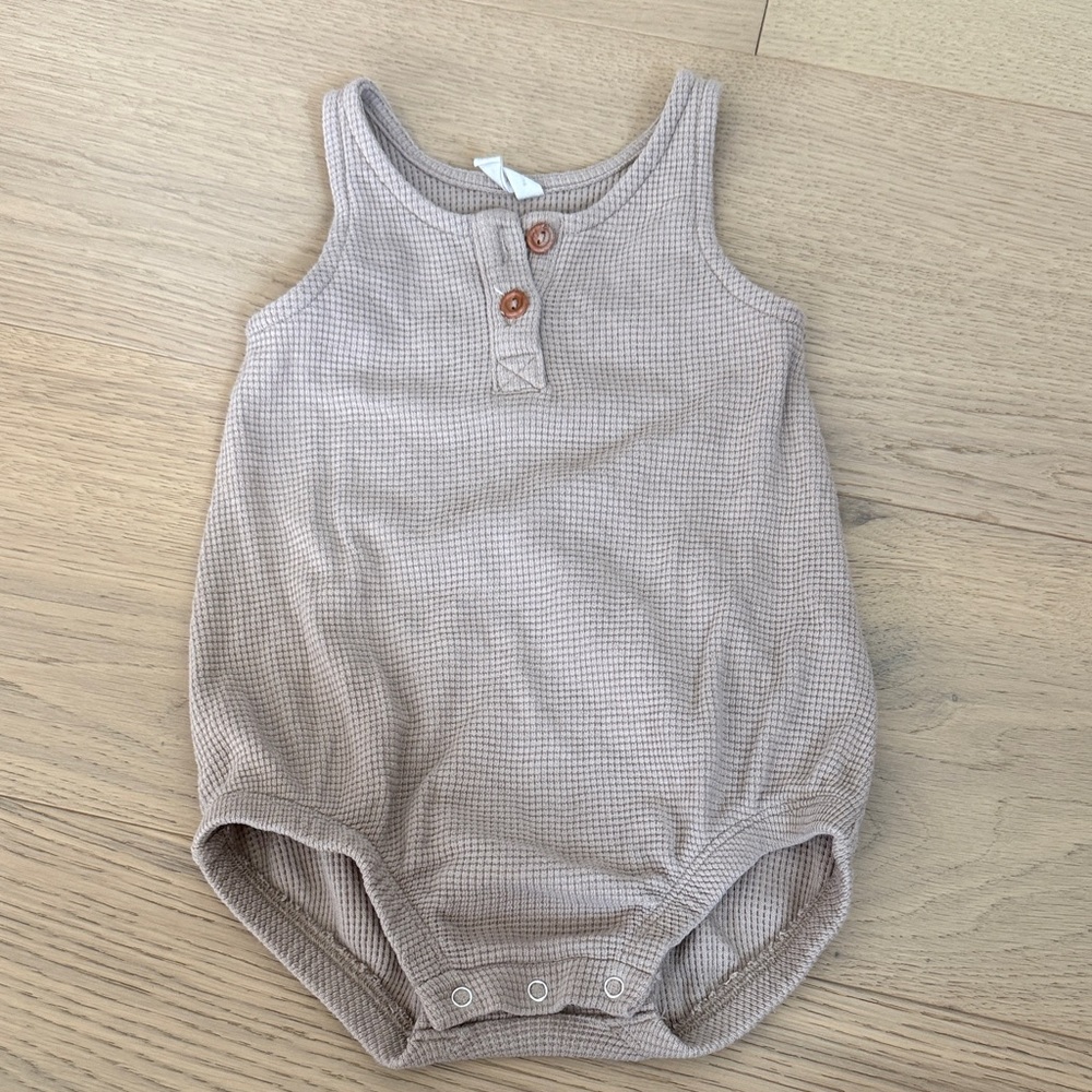 Quincy Mae | Sleeveless Waffle Knit Henley Romper